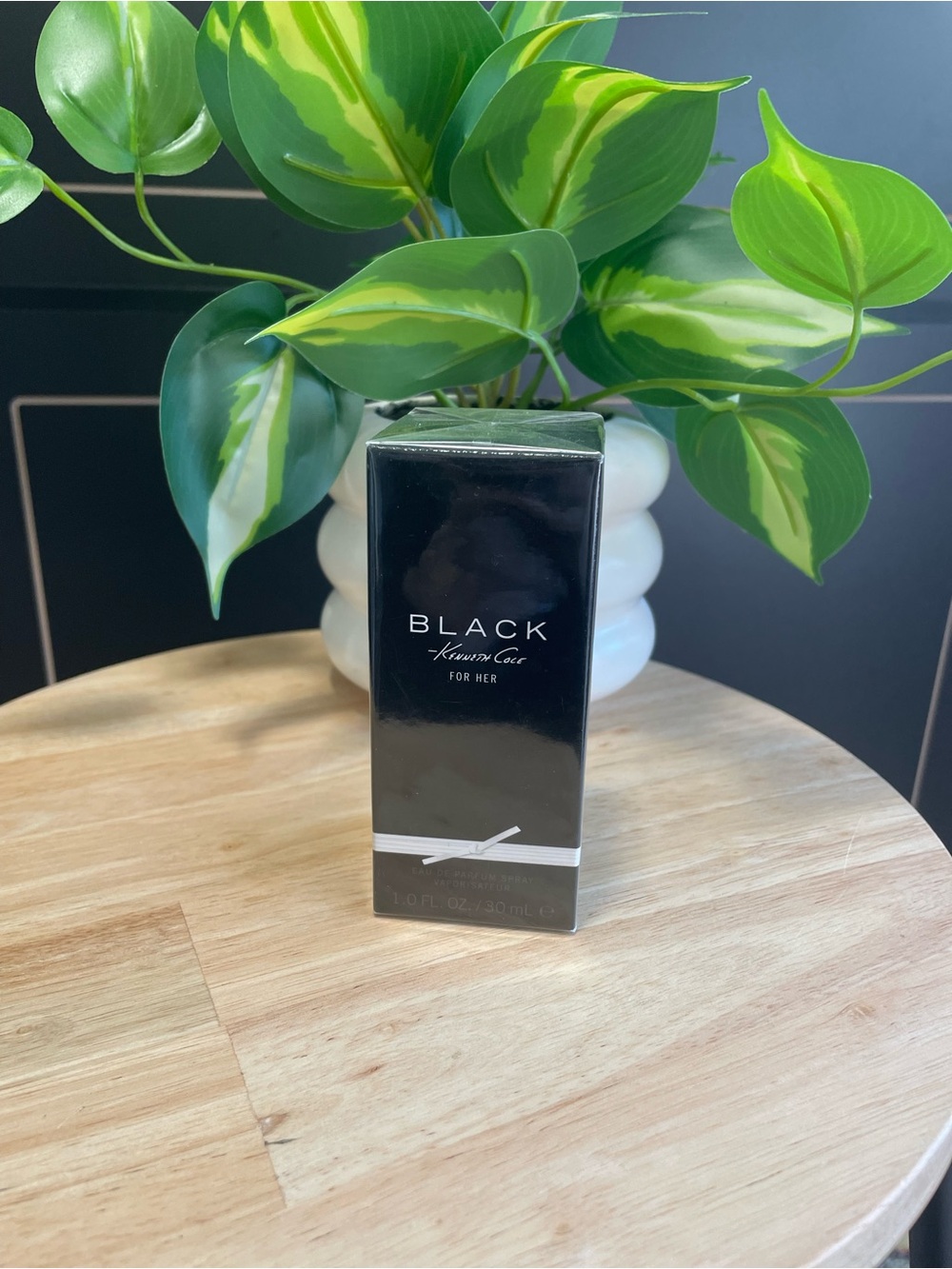 Kenneth Cole Black Eau de Parfum - Black & White Accent